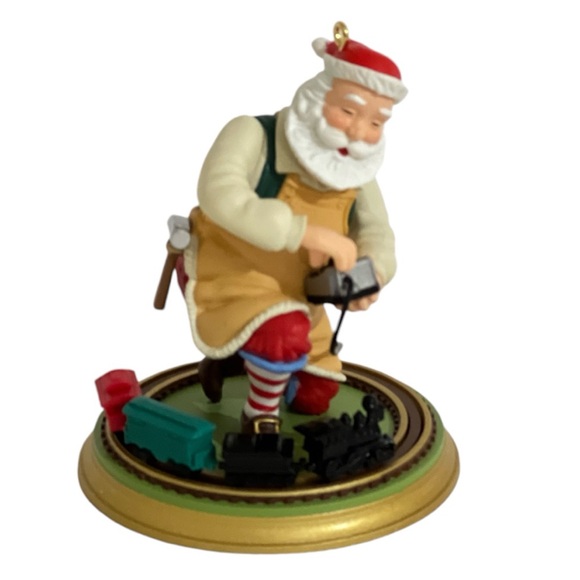 2006 Hallmark Ornament - Toymaker Santa - #7 in the Series - Picture 4 of 10